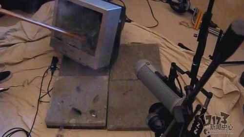 砸电视gif_我砸了电视机_邓肯砸电视