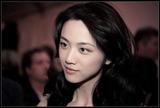 汤唯<BR>1997年汤唯高考落榜，父母让她进了职业模特队，但提醒她：“要想真正在演艺圈有前途，还得有文化。在考上大学之前，不准谈恋爱！”在职业模特队，每天训练、表演完毕，别的女孩忙于恋爱、逛街，汤唯却捧起了书本。经过3年不懈努力，汤唯终于考入中央戏剧学院导演系。