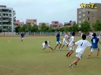 运动会男子1\/8足球赛精彩\'铲球抢断反击\'视频