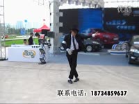 心小学三年级一班尹嘉欣表演独舞《二妞看戏》