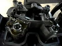 高清片段 摩托车发动机缸头机油润滑视频-维修