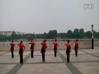 热门视频 灌南孟兴庄温馨广场舞《摇啊摇》-灌