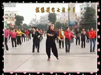 直击 <em>周思萍广场舞七仙女</em>戏对花-周思萍广_17
