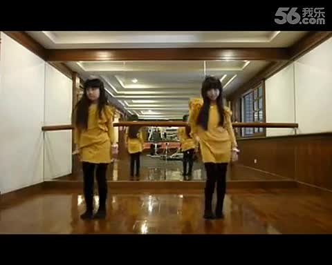 <em>台湾双胞胎姐妹</em>模仿 <em>EXO</em>《Growl》-V.WUDA