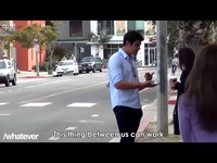 <em>妹纸</em>惨遭岛国变态街头爆菊!<em>肿么</em>能这么对待美