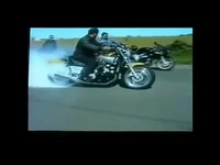 雅马哈VMAX大魔鬼摩托车特技表演 烧胎 拉烟