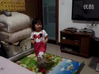 <em>父女</em>一起练习健身<em>操</em> 有氧健身 宝贝学健身-[&quot