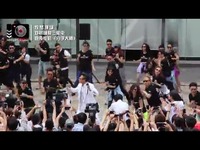 邓超现身三里屯 逗逼舞宣传电影《分手大师》